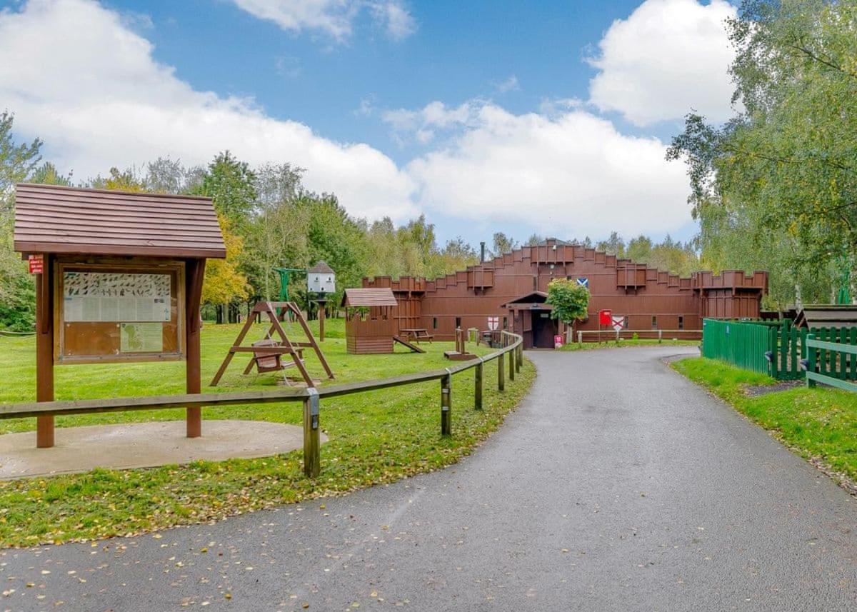 Sherwood Castle Holiday Forest Edwinstowe Exterior photo