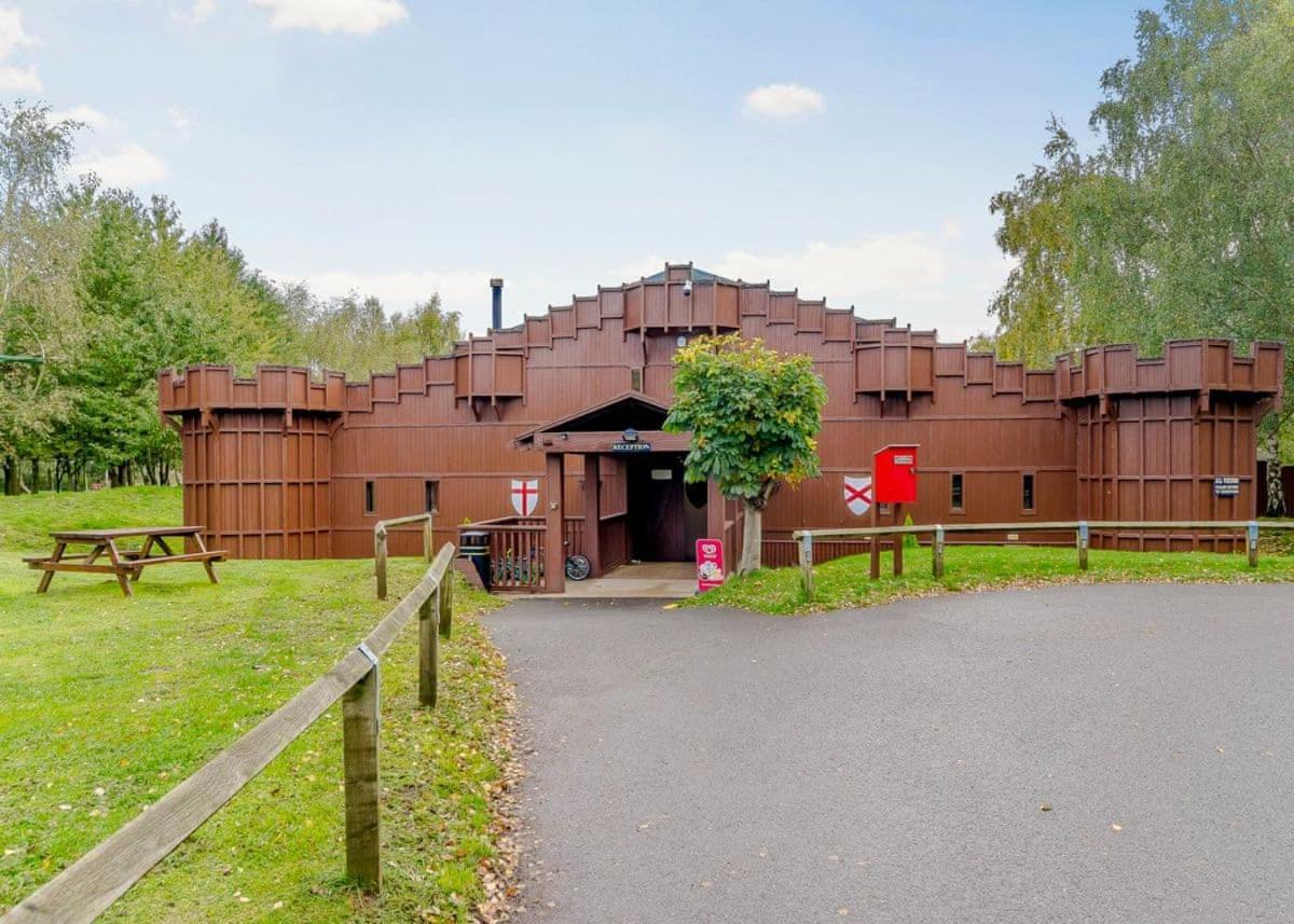 Sherwood Castle Holiday Forest Edwinstowe Exterior photo